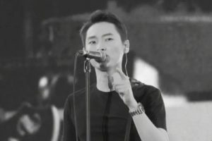 梁博《出现又离开吉他谱》G调完美原版