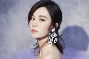 郁可唯《路过人间吉他谱》C调弹唱六线谱