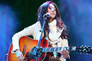 陈绮贞《九份的咖啡店吉他谱》G调原版六线谱