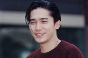 梁朝伟《一天一点爱恋吉他谱》A调原版