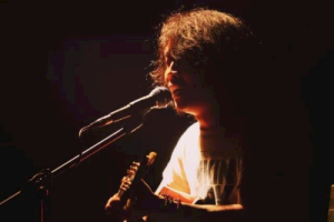 潘新明《青春万岁吉他谱》G调原版弹唱谱