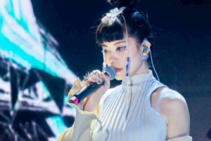 朱婧汐《寂寞烟火吉他谱》C调原版弹唱谱