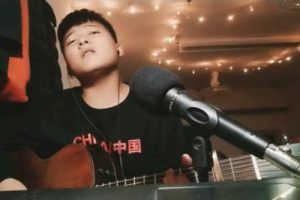 虎二《一个人决定吉他谱》C调原版六线谱