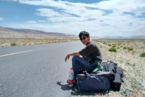 靳松《独自旅行吉他谱》G调原版弹唱谱