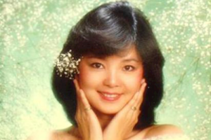 邓丽君《在水一方吉他谱》C调弹唱六线谱