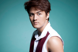 吴克群《泛泛之辈吉他谱》F调原版弹唱谱