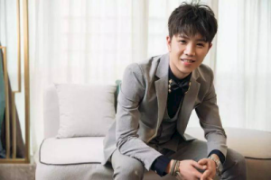 郭聪明《你会遇见更好的人吉他谱》F调原版