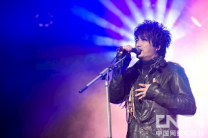 张闯《步行街的吉他手吉他谱》G调原版弹唱谱