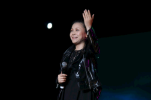 田震《自由自在吉他谱》C调原版六线谱