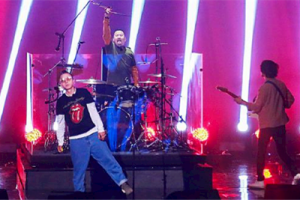 夏天播放《褪变无路吉他谱》G调原版弹唱谱