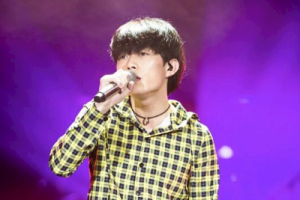 赵雷《彩虹下面吉他谱》F调原版弹唱谱