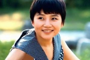 女人不是月亮简谱(歌词)-李娜-B调歌曲简谱