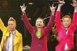 BEYOND《总有爱吉他谱》A调弹唱六线谱