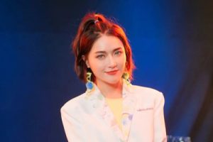 庄心妍《一直想着他吉他谱》F调原版弹唱谱