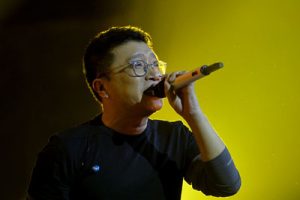 庞龙《杯水情歌吉他谱》G调弹唱六线谱