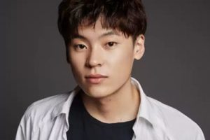 隔壁老樊《多想在平庸的生活拥抱你吉他谱》F调超原版图谱