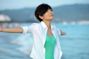 许飞《那年夏天吉他谱》F调原版