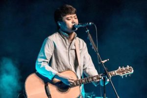 贰佰《嘿抬头吉他谱》C调弹唱六线谱