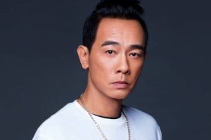 陈小春《我爱的人吉他谱》C调原版弹唱谱