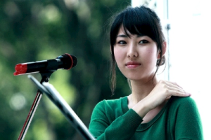 王若琳《有你的快乐吉他谱》D调原版弹唱谱