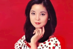 邓丽君《小城故事吉他谱》C调原版六线谱