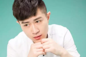 何野《天亮以前说再见吉他谱》G调原版弹唱谱