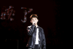 隔壁老樊《在一座城等一个人吉他谱》G调原版六线谱