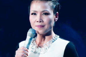 田震《朋友干杯吉他谱》A调原版