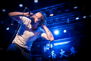 角落吉他谱G调-丢火车《角落》高清原版六线谱