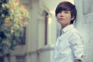 许飞《你如今好吗吉他谱》C调原版六线谱