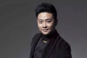 贺一航《一个人的寂寞两个人的错吉他谱》C调原版六线谱