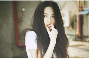 任然《那年初夏吉他谱》G调原版六线谱