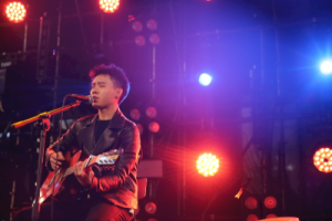 房子帆《送给你晚安的歌吉他谱》C调原版六线谱