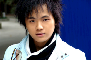 郑源《当我孤独的时候还可以抱着你吉他谱》G调原版弹唱谱