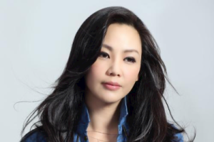 王馨平《请你看着我的眼睛吉他谱》C调原版六线谱