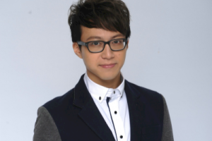 吴业坤《阳光点的歌吉他谱》C调高清原版六线谱