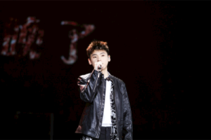 隔壁老樊《初秋和你吉他谱》D调原版六线谱