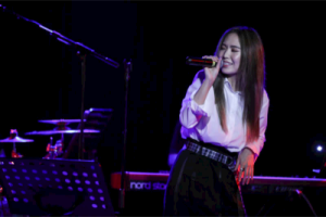 孙盛希《潜伏期吉他谱》G调原版六线谱