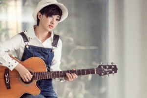 彭宇昕《星星永远发着光吉他谱》C调原版六线谱