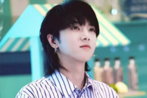 华晨宇《我们都是孤独的吉他谱》C调原版六线谱