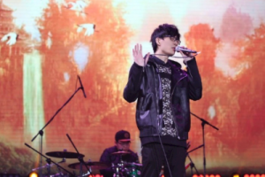 许嵩《摄影艺术吉他谱》C调原版六线谱