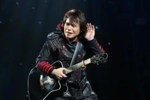 泪桥尤克里里谱-伍佰-G调原版弹唱谱-含示范教学