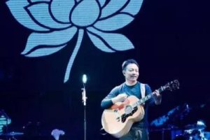 礼物吉他谱-许巍-E调原版六线谱-附弹唱示范